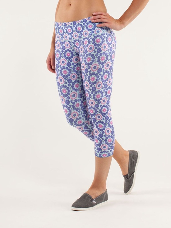 lululemon athletica Pants - Lululemon Wunder Under Crop (V2) Twiggy Power Purple Size 8 workout gym